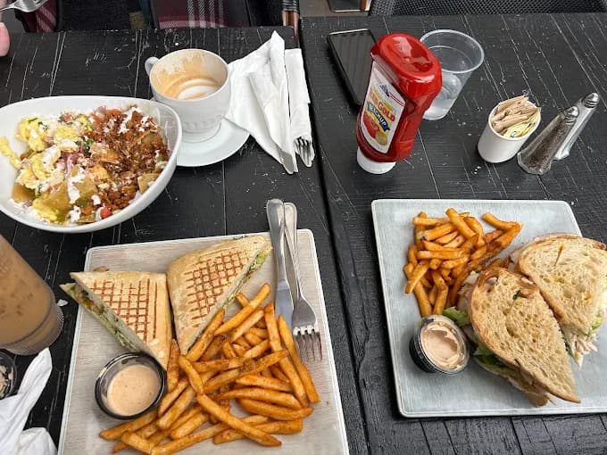 Rafael’s Kitchen + Pizza