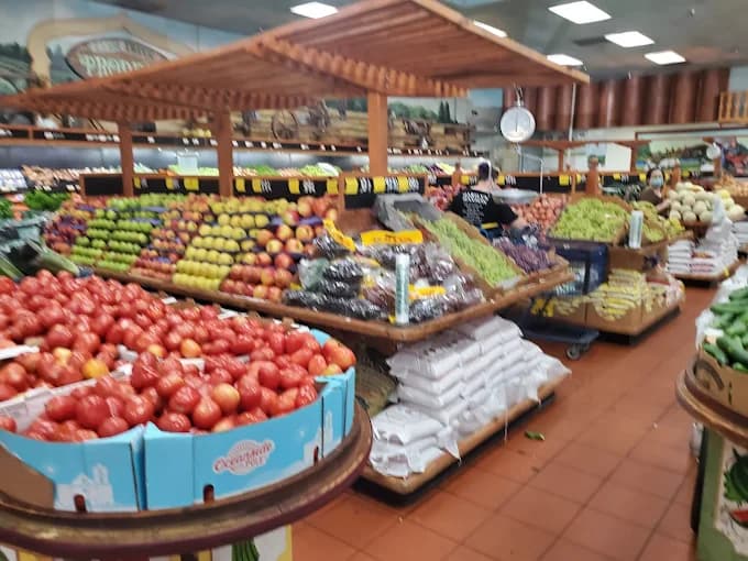 Red Tomatoes Farmers Market