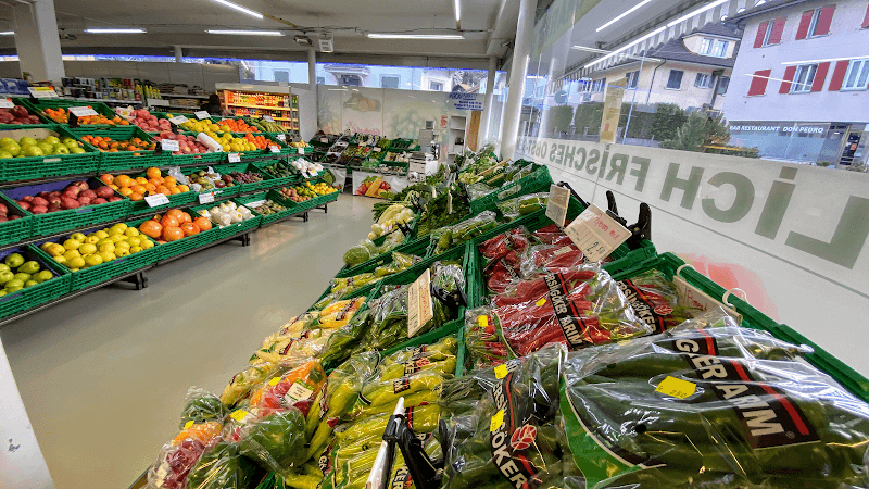 Global Supermarkt und Metzgerei