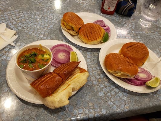 Hot Breads Bakery & Café