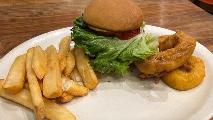 Junior's Restaurant & Bakery