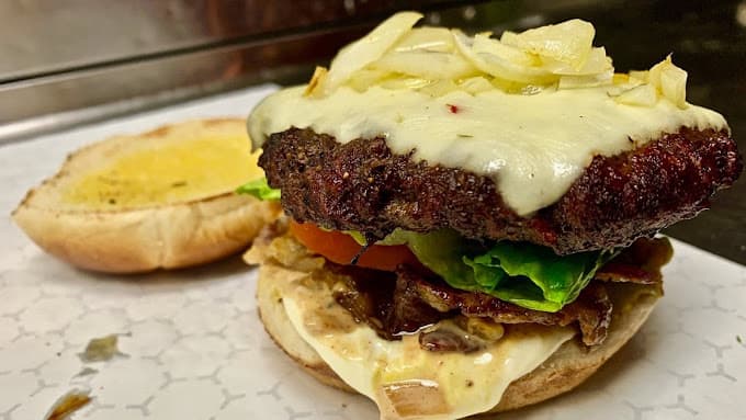 Seven Bar & Restaurant