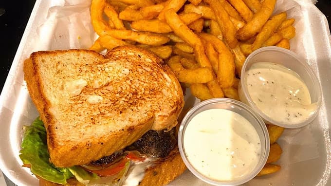 Taaz Deli & Takeout photo 1